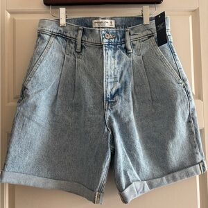 Abercrombie & Fitch The Pleated Short